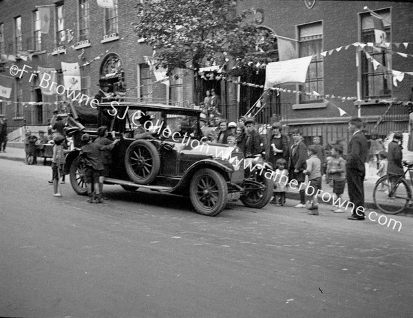 CONGRESS DECORATIONS  STREET SCENE WITH OLD CAR